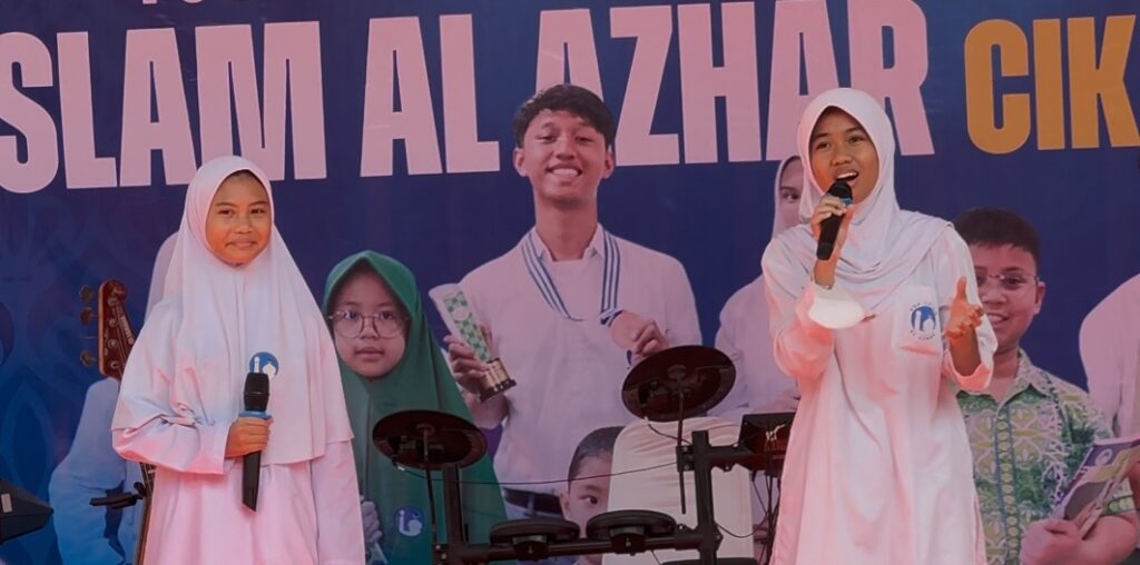 Tinon dan Sakhi, murid SMP Islam Al Azhar 16 Cikarang