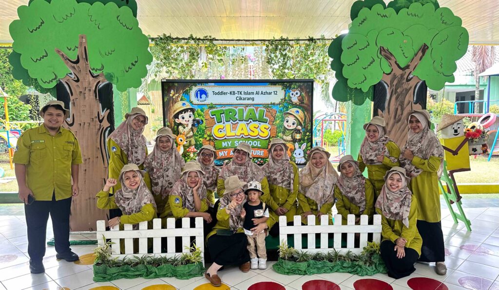 Guru berperan sebagai pendamping yang membantu murid mengembangkan rasa percaya diri dan kemandirian.