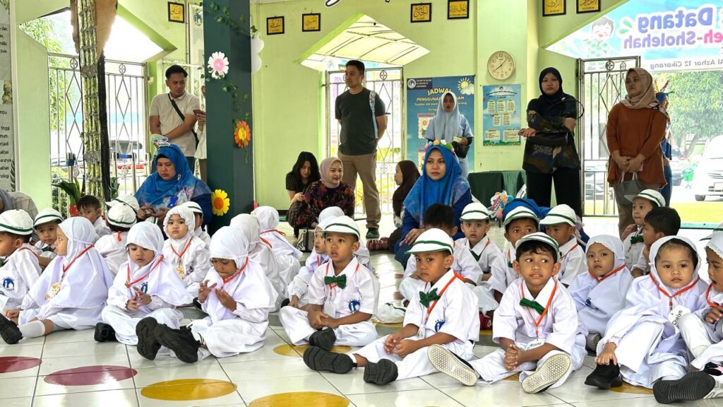 Kegembiraan para murid baru mengikuti MPLS TKIA 12