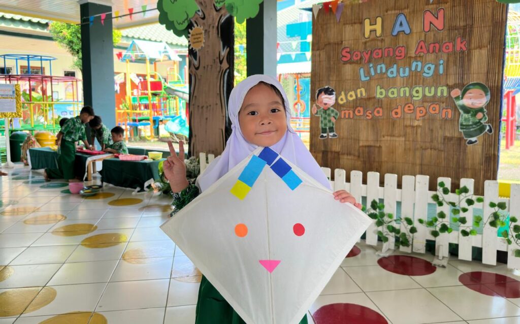 Kegiatan Hari Anak Nasional menghadirkan pengalaman belajar yang menyenangkan sekaligus melatih rasa percaya diri murid.