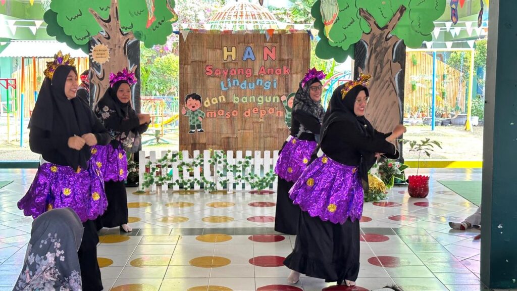Pertujunkan Tarian dari keempat Guru TKIA 12 Cikarang
