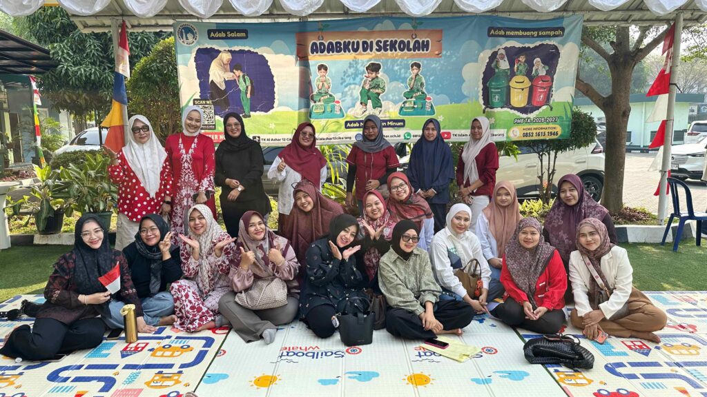 Guru dan orang tua turut membangun kebersamaan dalam rangkaian kegiatan HUT RI ke-81.