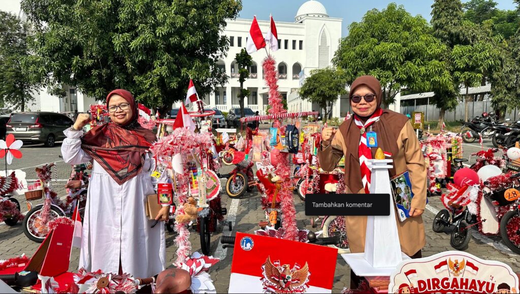 Kepala Sekolah TKIA 12 Cikarang dan Wakil Kepala Sekolah SDIA 12 Cikarang sebagai Juri dalam Lomba Menghias Sepeda