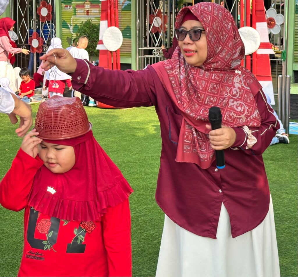 Murid TK Islam Al Azhar 12 Cikarang mengikuti kegiatan bersama dengan antusias. Rutinitas yang teratur dan lingkungan belajar yang menyenangkan dapat membantu anak lebih siap menjalani aktivitas sepanjang hari.